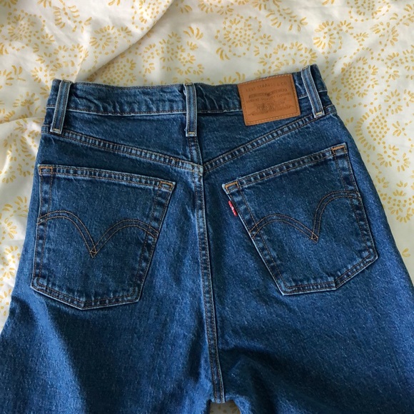Levi’s Ribcage Straight Jeans - Picture 3 of 6